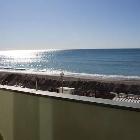 Splendido Fronte Mare Con Box Doppio Apartamento