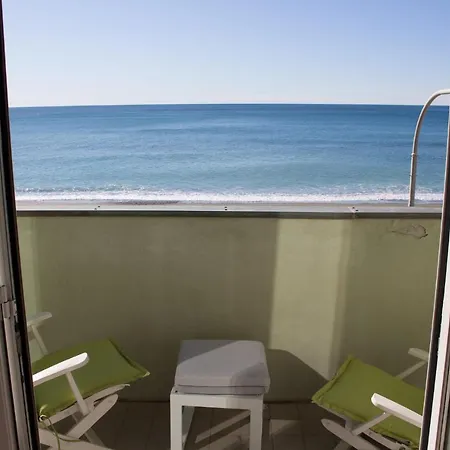 Apartamento Splendido Fronte Mare Con Box Doppio