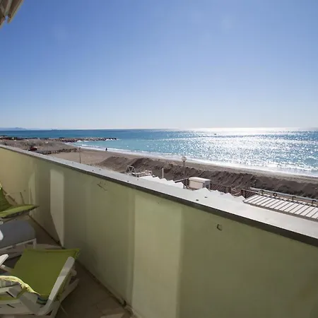 Splendido Fronte Mare Con Box Doppio