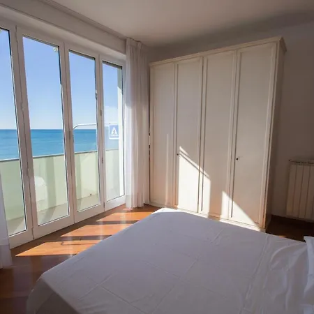 Splendido Fronte Mare Con Box Doppio * Varazze