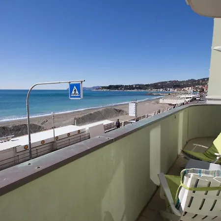 Splendido Fronte Mare Con Box Doppio *